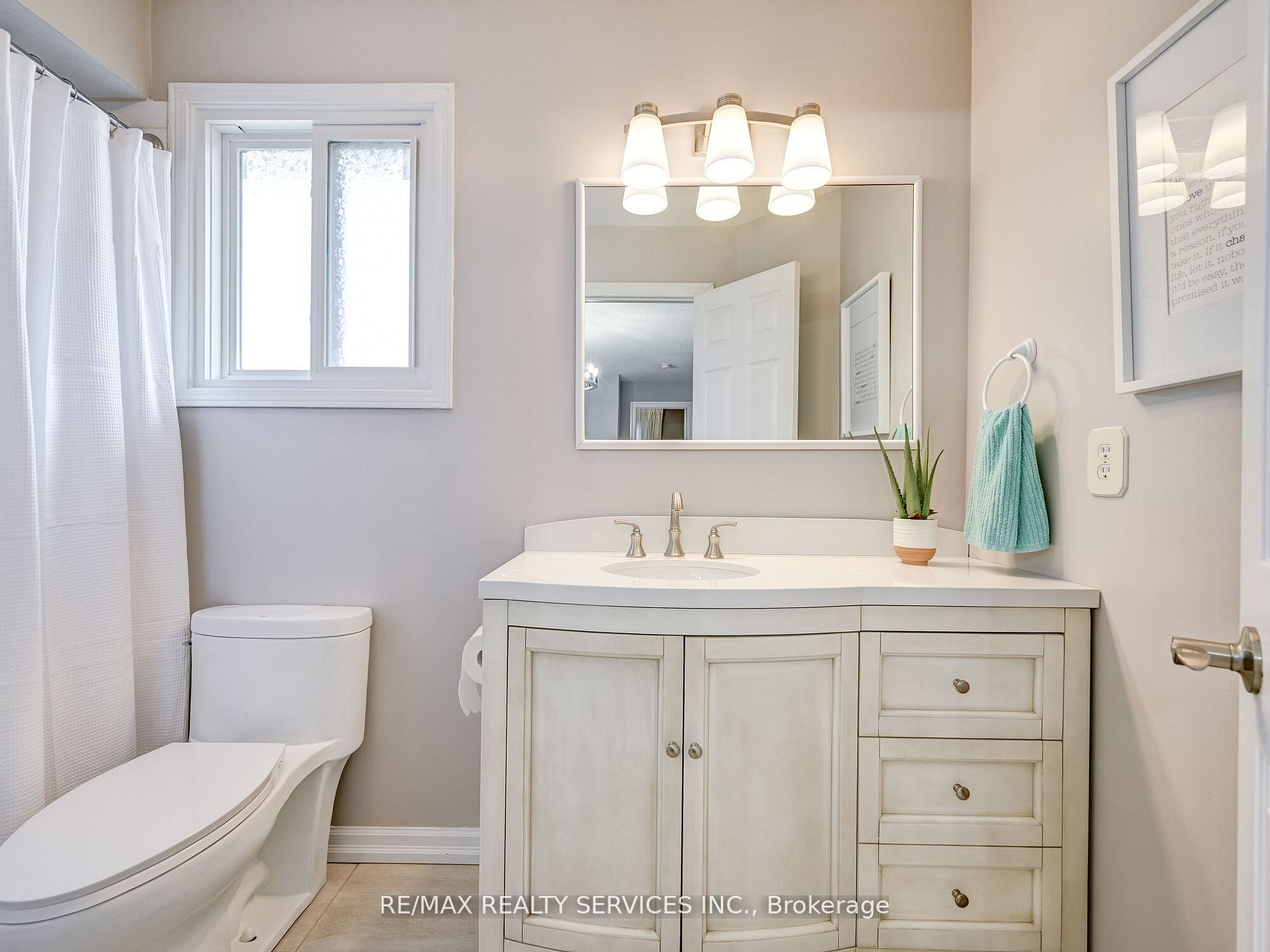 44 Sapphire Cres