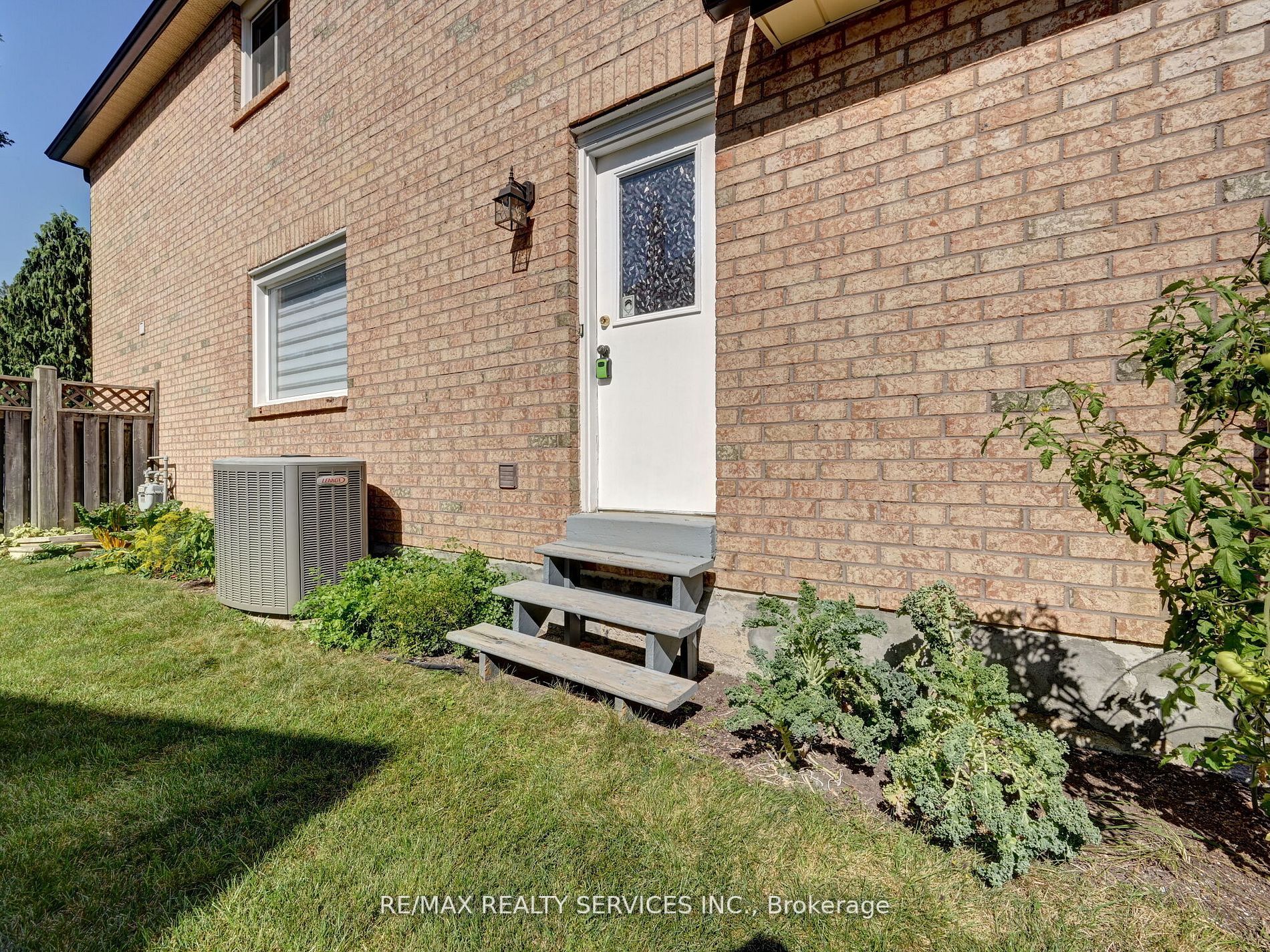 44 Sapphire Cres