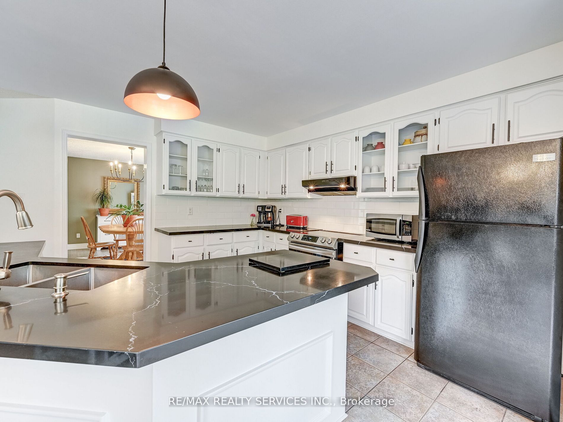 44 Sapphire Cres
