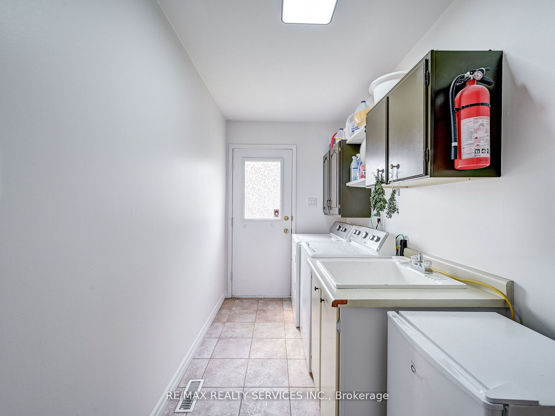 44 Sapphire Cres