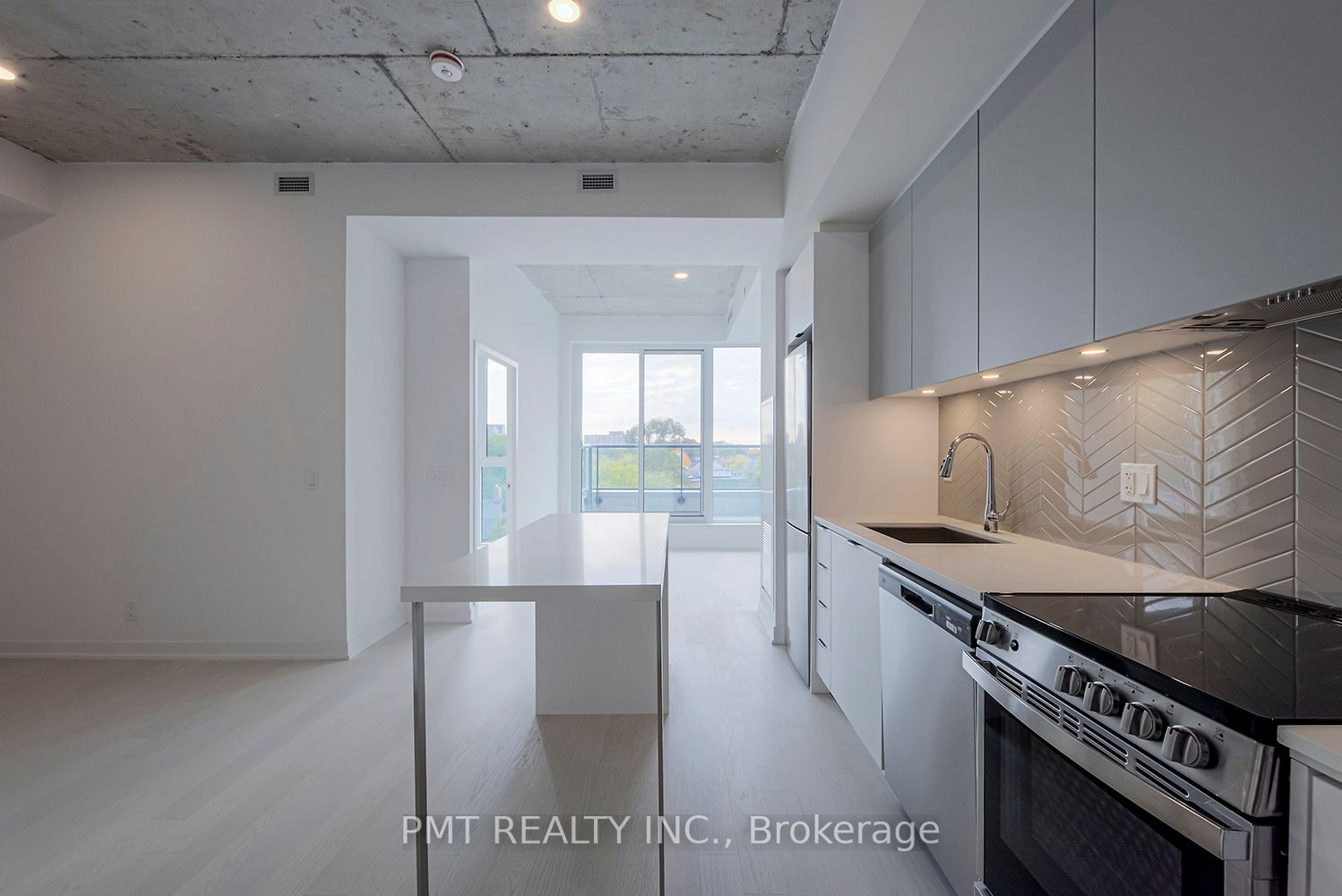 57 Brock Ave, #501