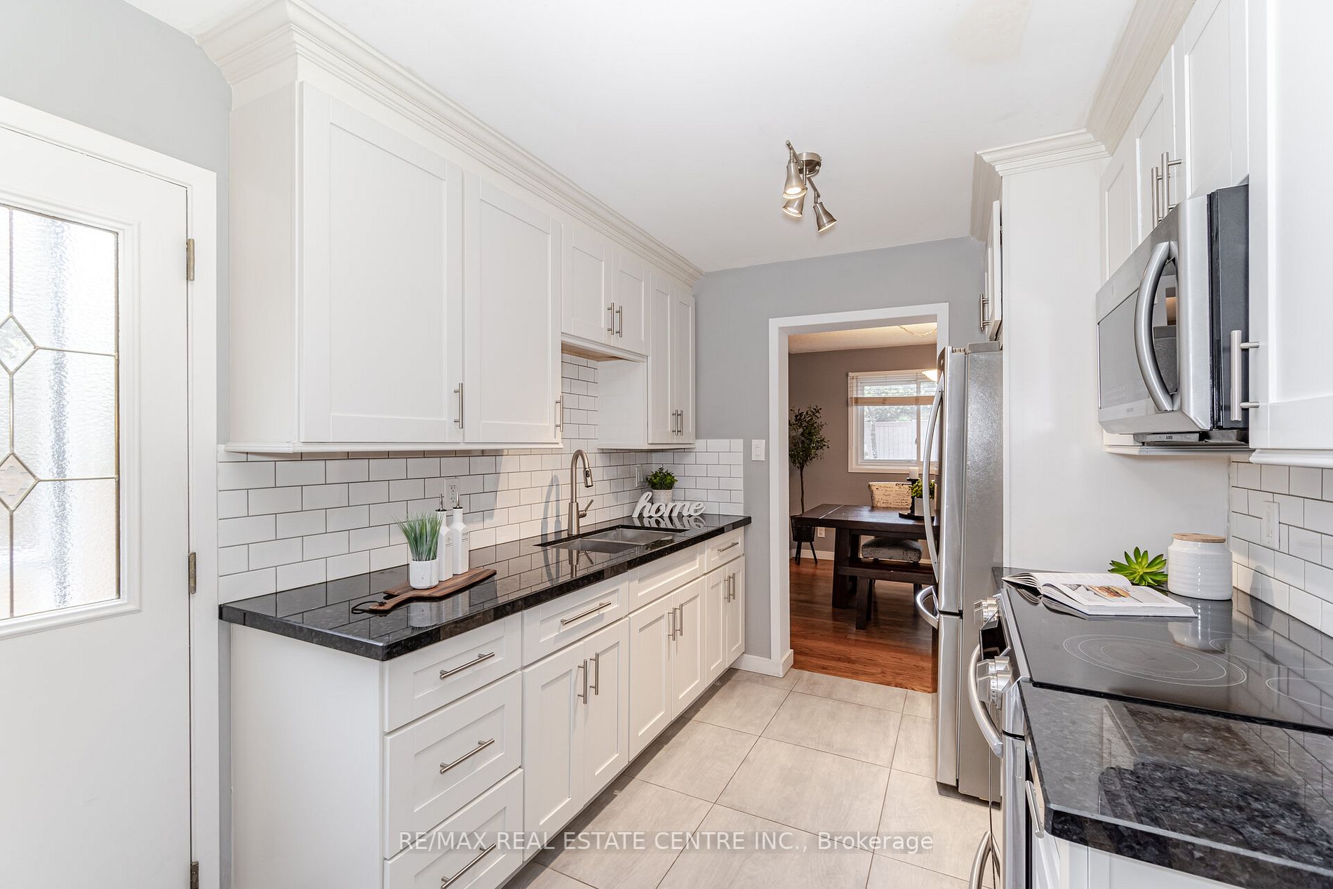 2876 Oslo Cres