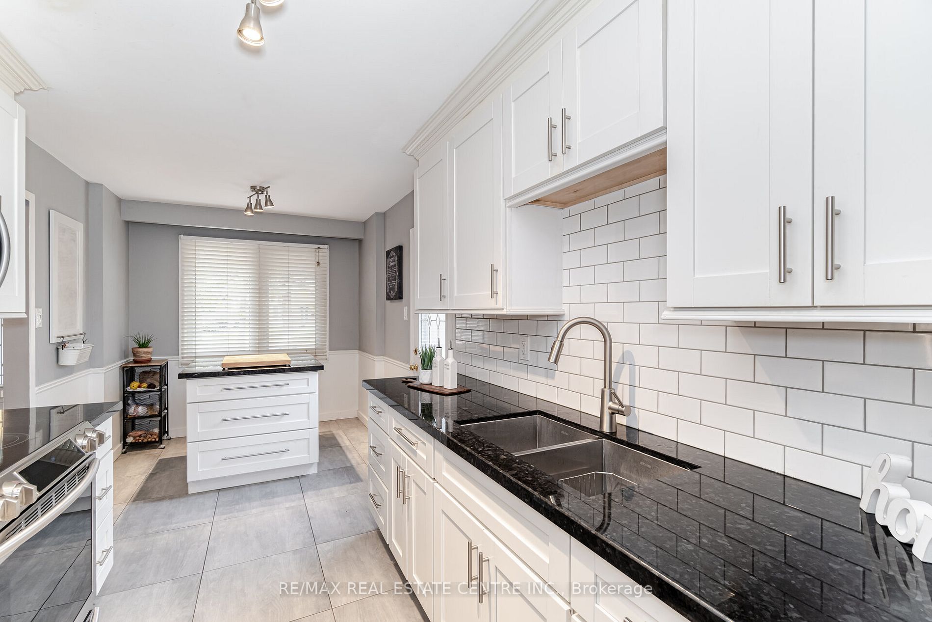 2876 Oslo Cres