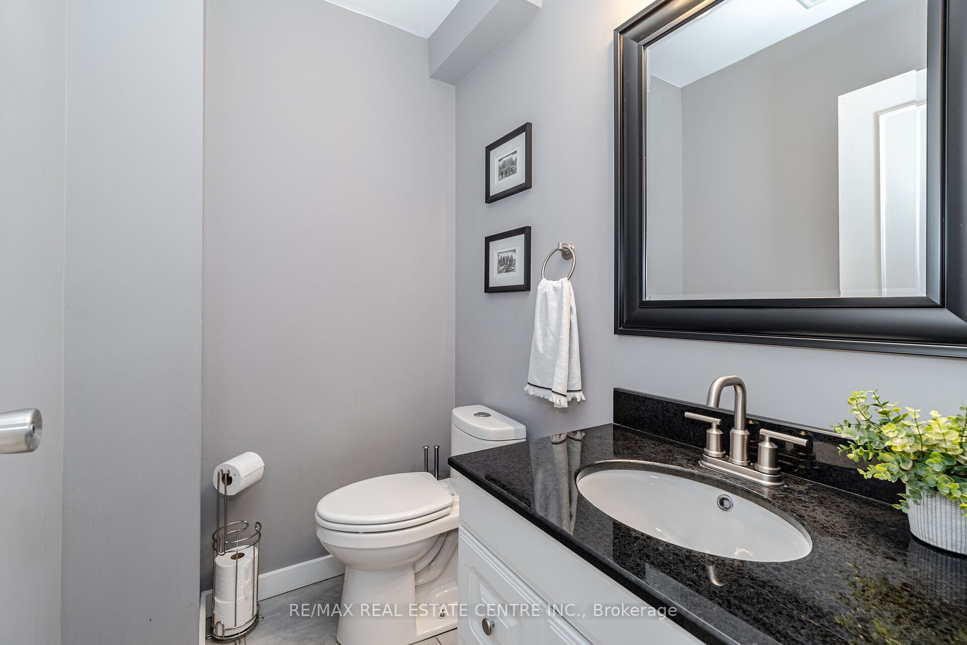 2876 Oslo Cres