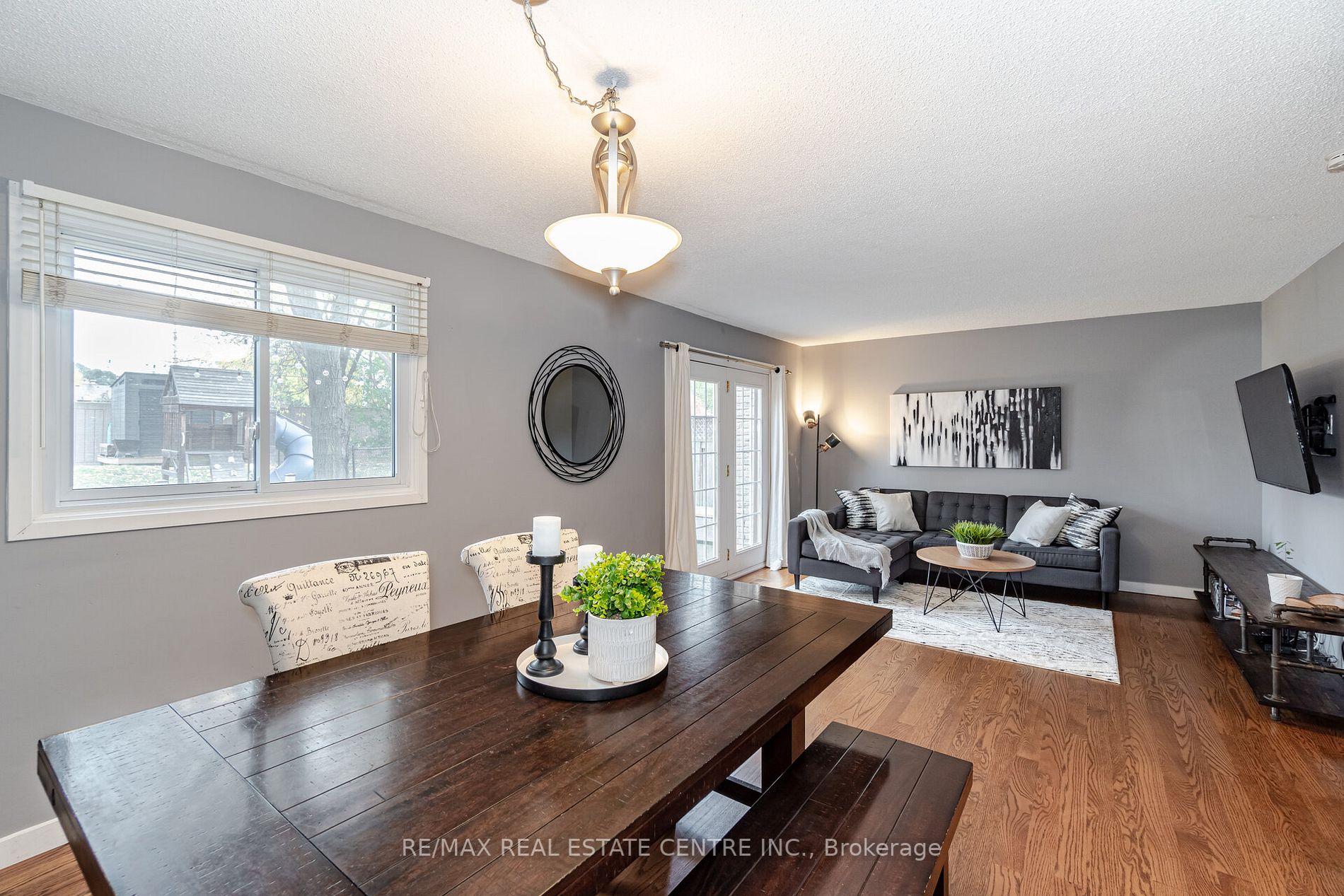 2876 Oslo Cres