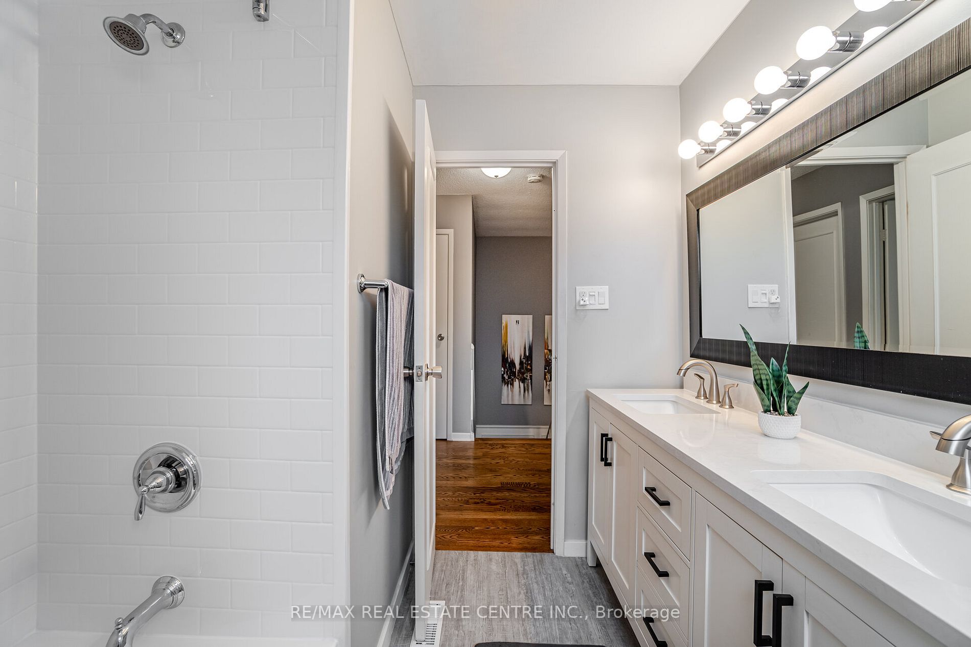 2876 Oslo Cres