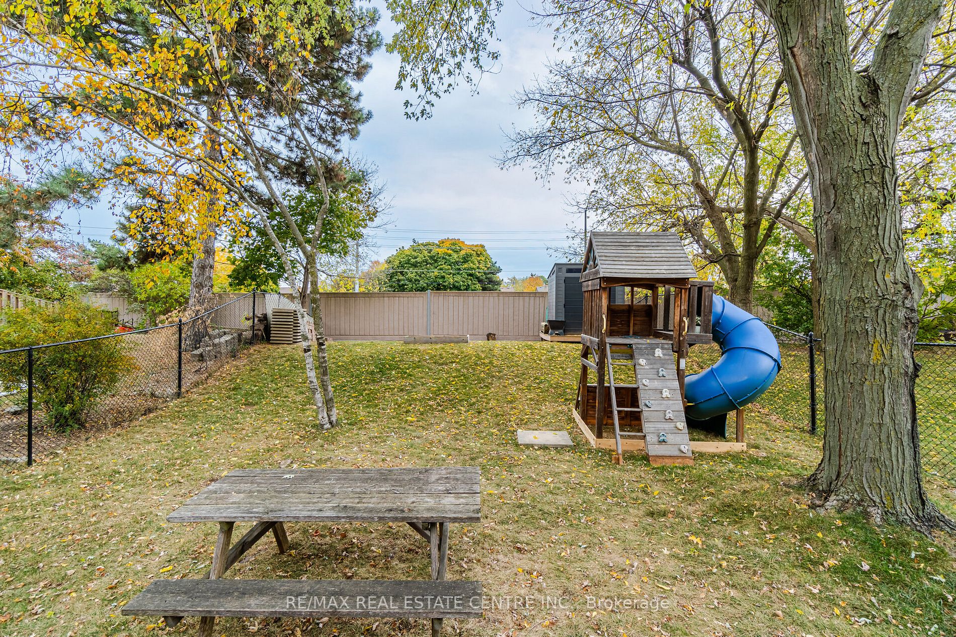 2876 Oslo Cres