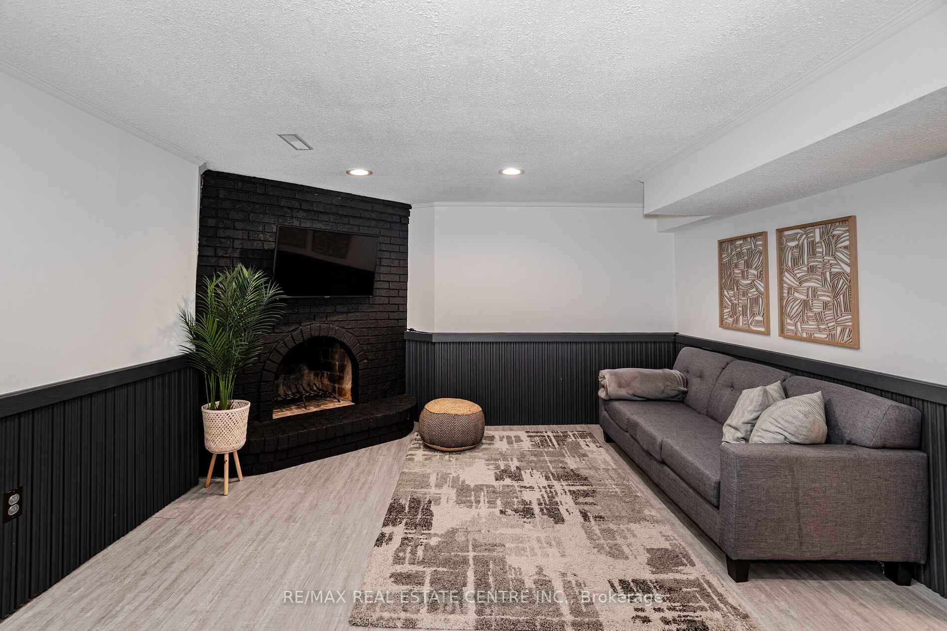2876 Oslo Cres