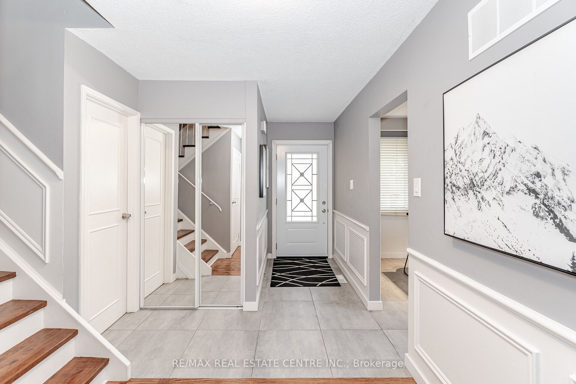 2876 Oslo Cres