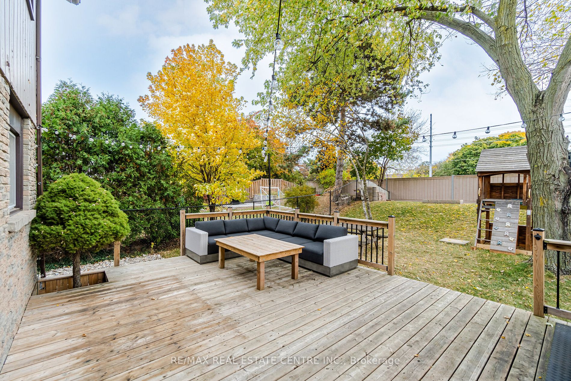 2876 Oslo Cres