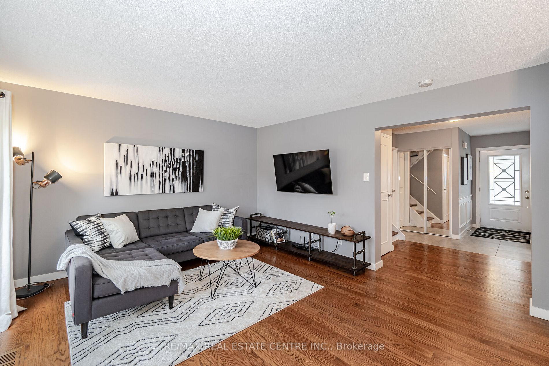 2876 Oslo Cres