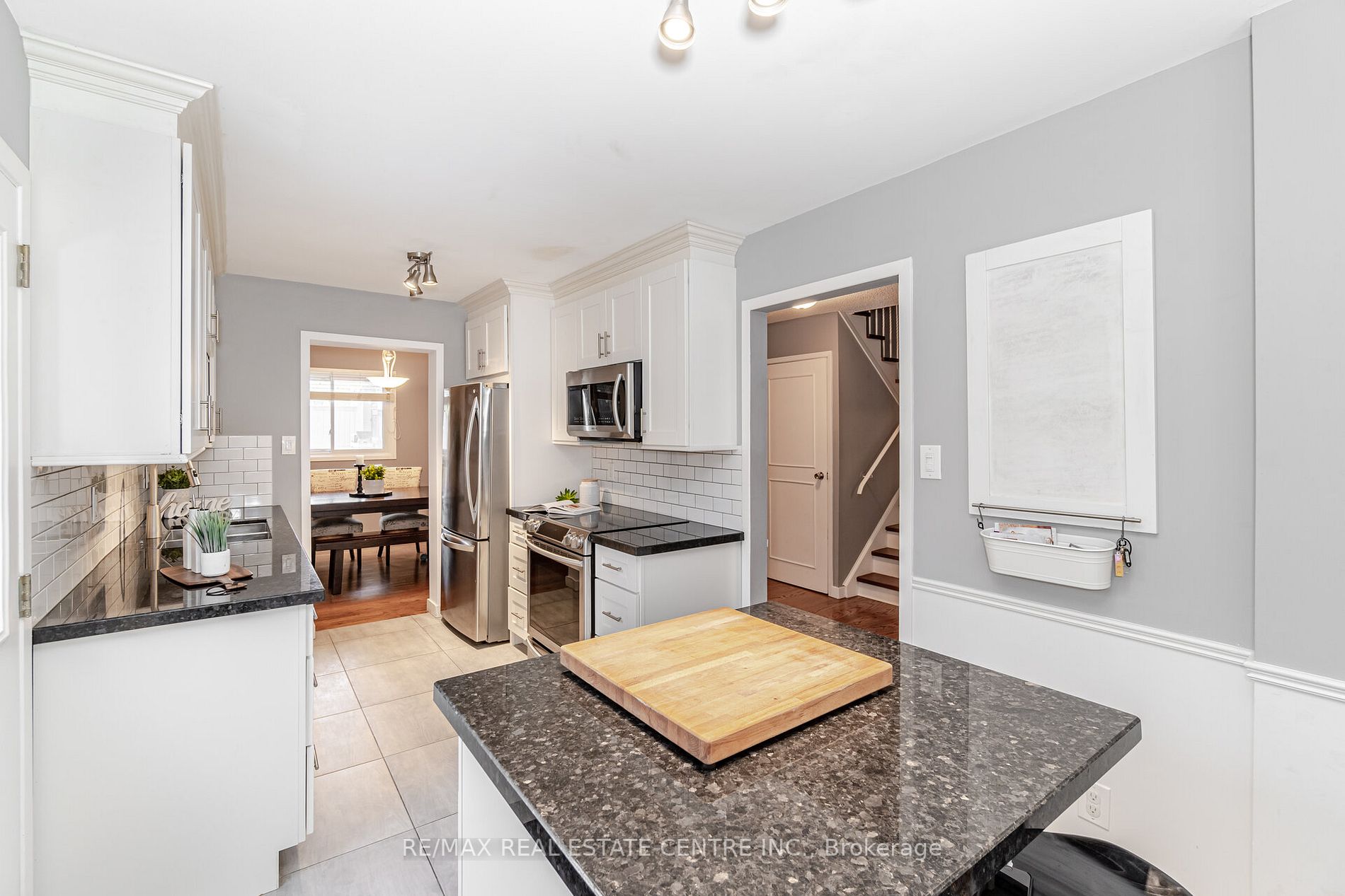 2876 Oslo Cres