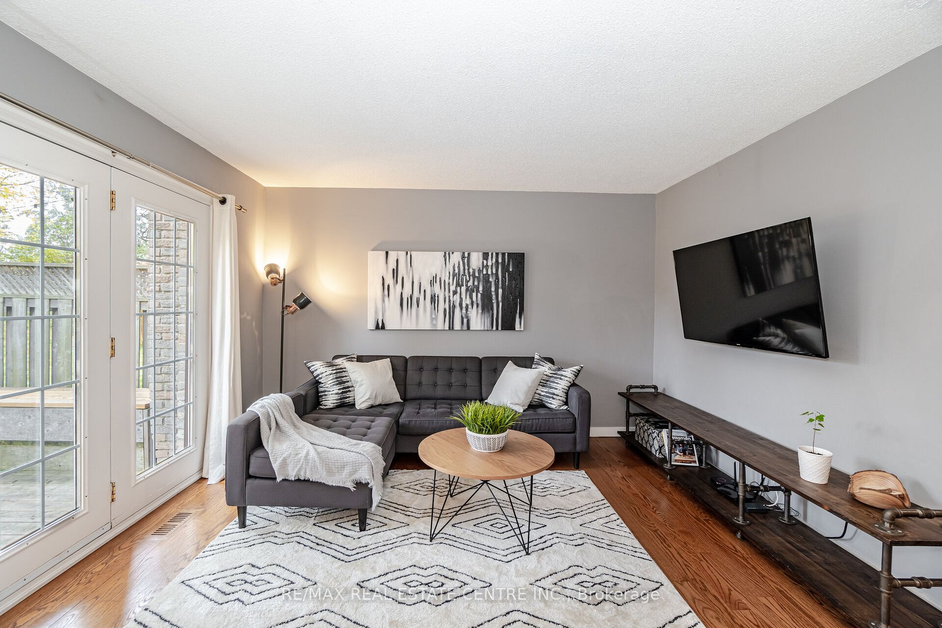 2876 Oslo Cres