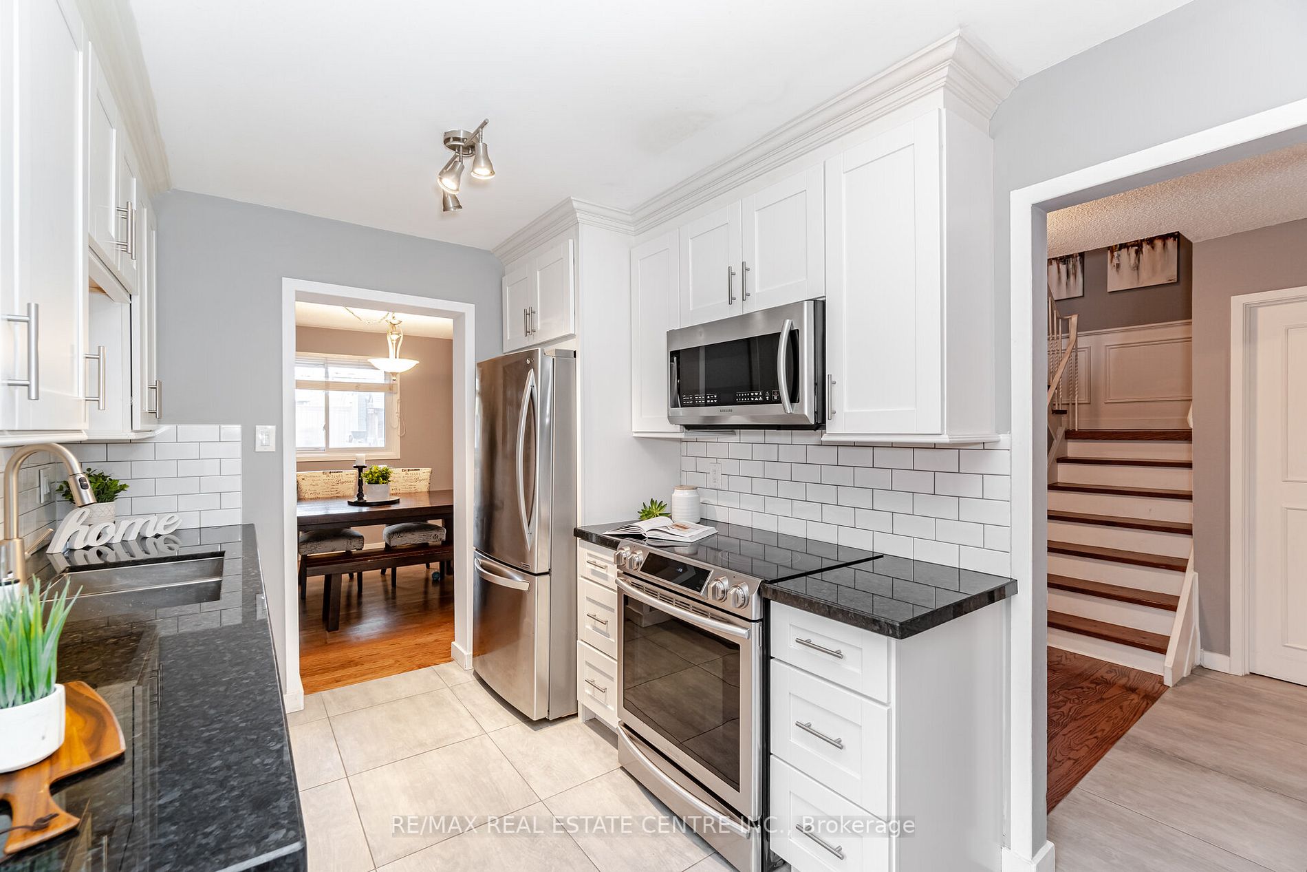 2876 Oslo Cres