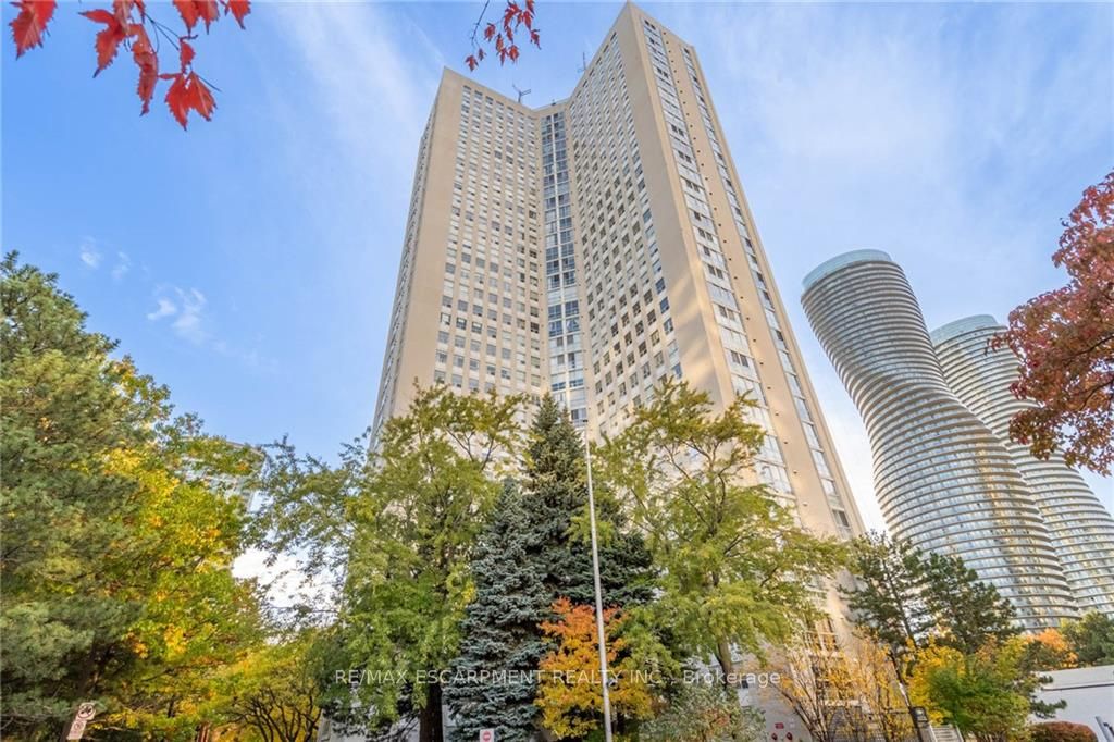 3650 Kaneff Cres, #2106
