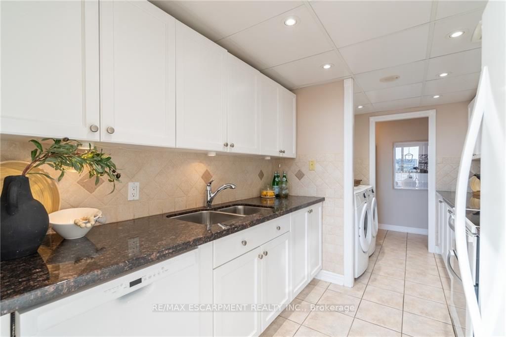 3650 Kaneff Cres, #2106
