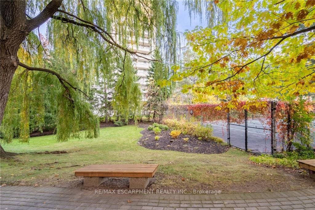 3650 Kaneff Cres, #2106