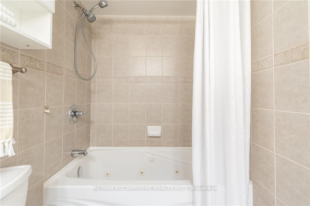 3650 Kaneff Cres, #2106