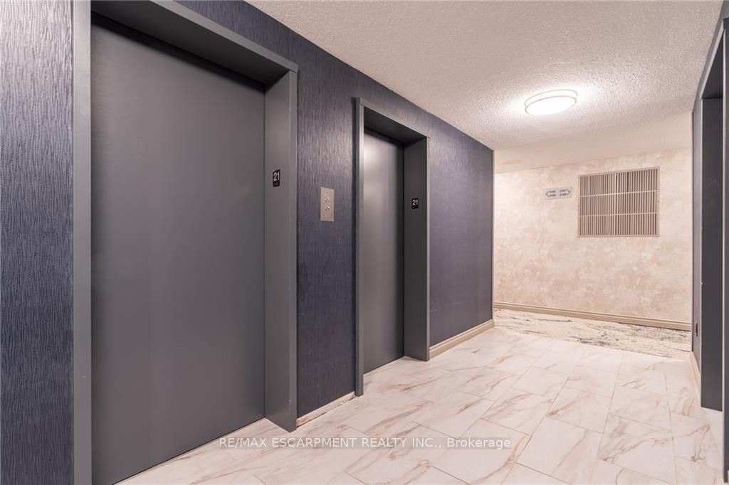 3650 Kaneff Cres, #2106