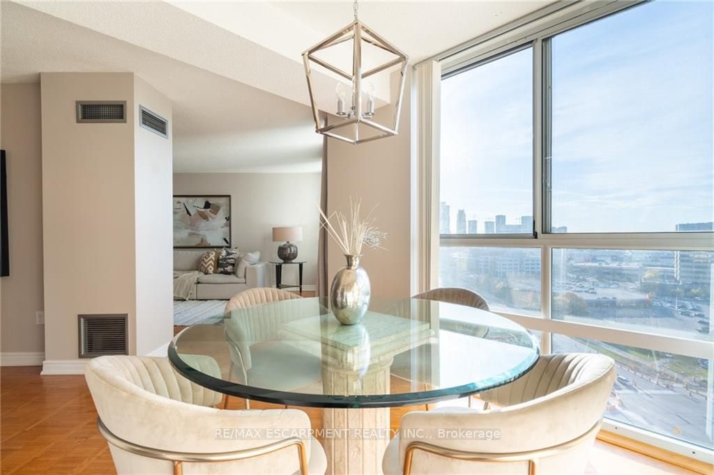 3650 Kaneff Cres, #2106