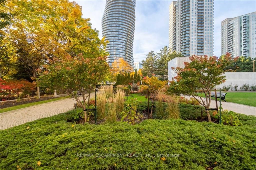 3650 Kaneff Cres, #2106