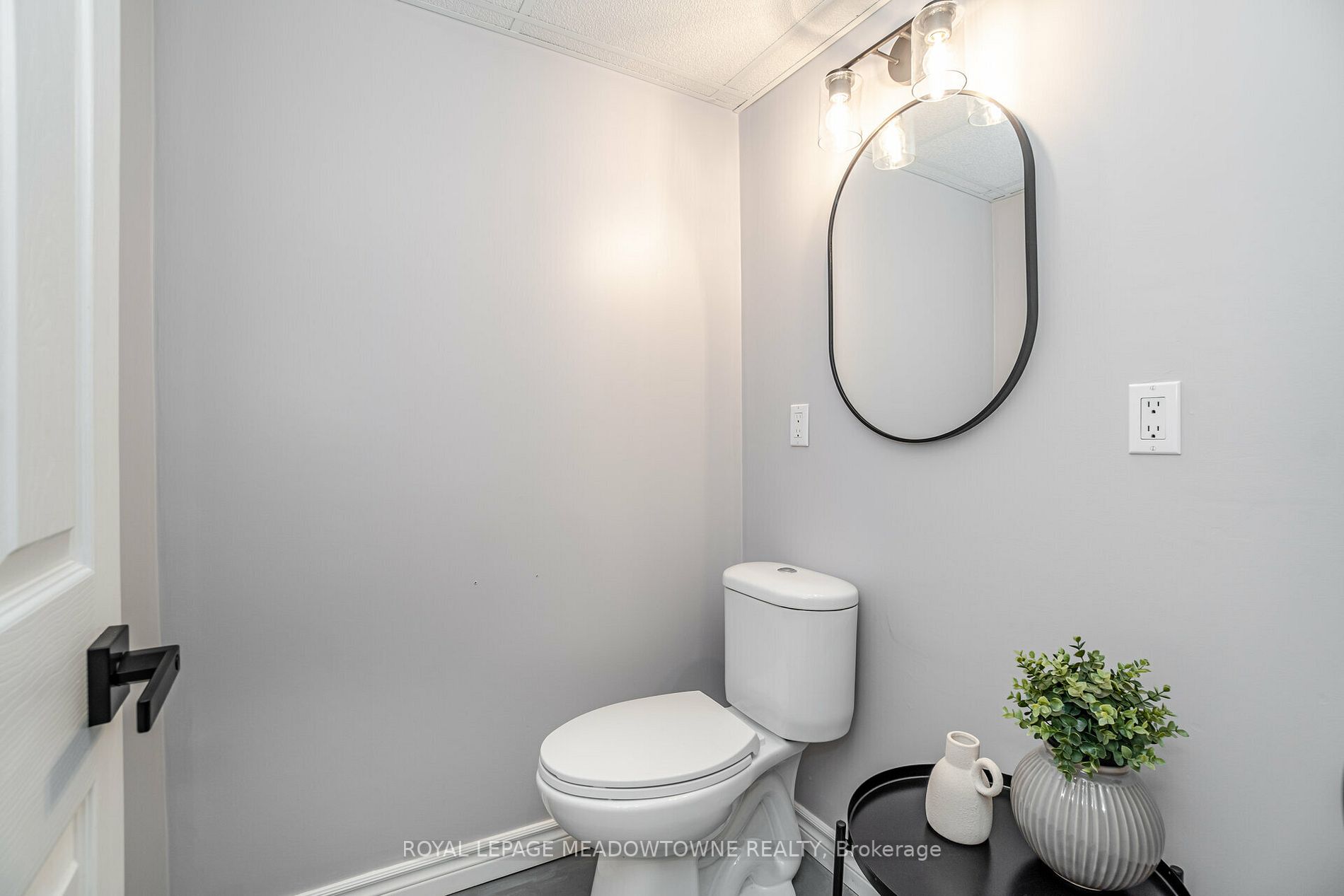 667 Woodward Avenue, #82