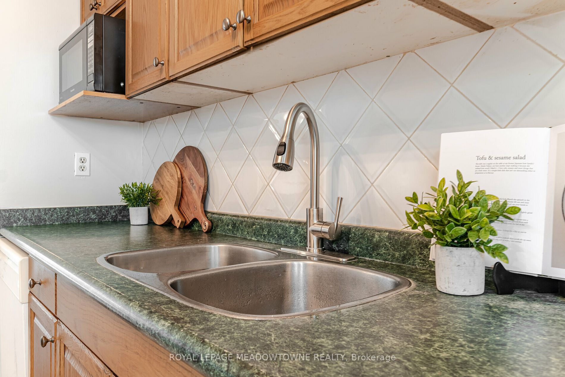 667 Woodward Avenue, #82
