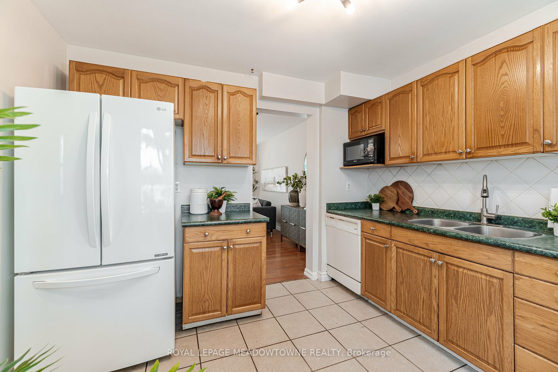 667 Woodward Avenue, #82