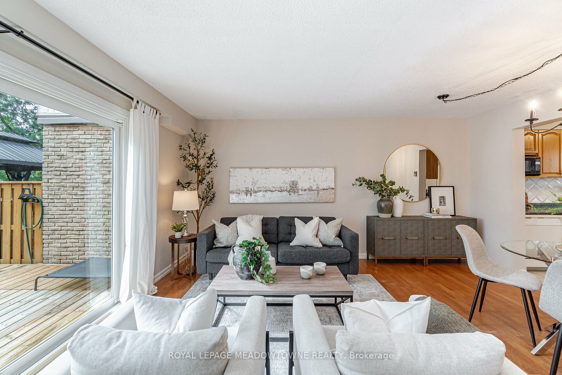 667 Woodward Avenue, #82