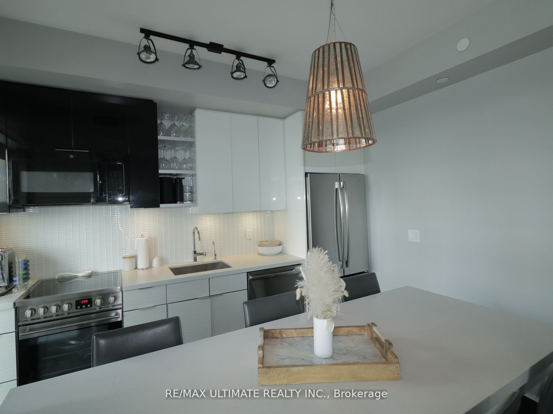 33 Shore Breeze Drive, #1008