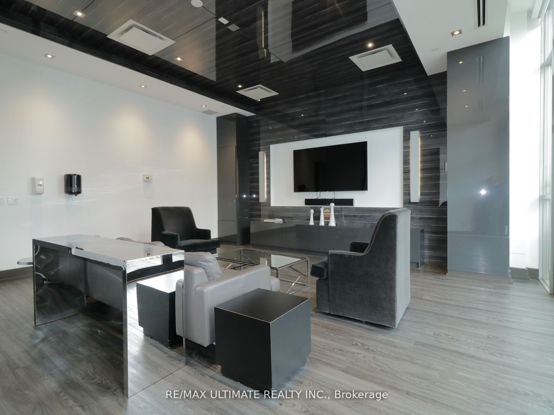 33 Shore Breeze Drive, #1008