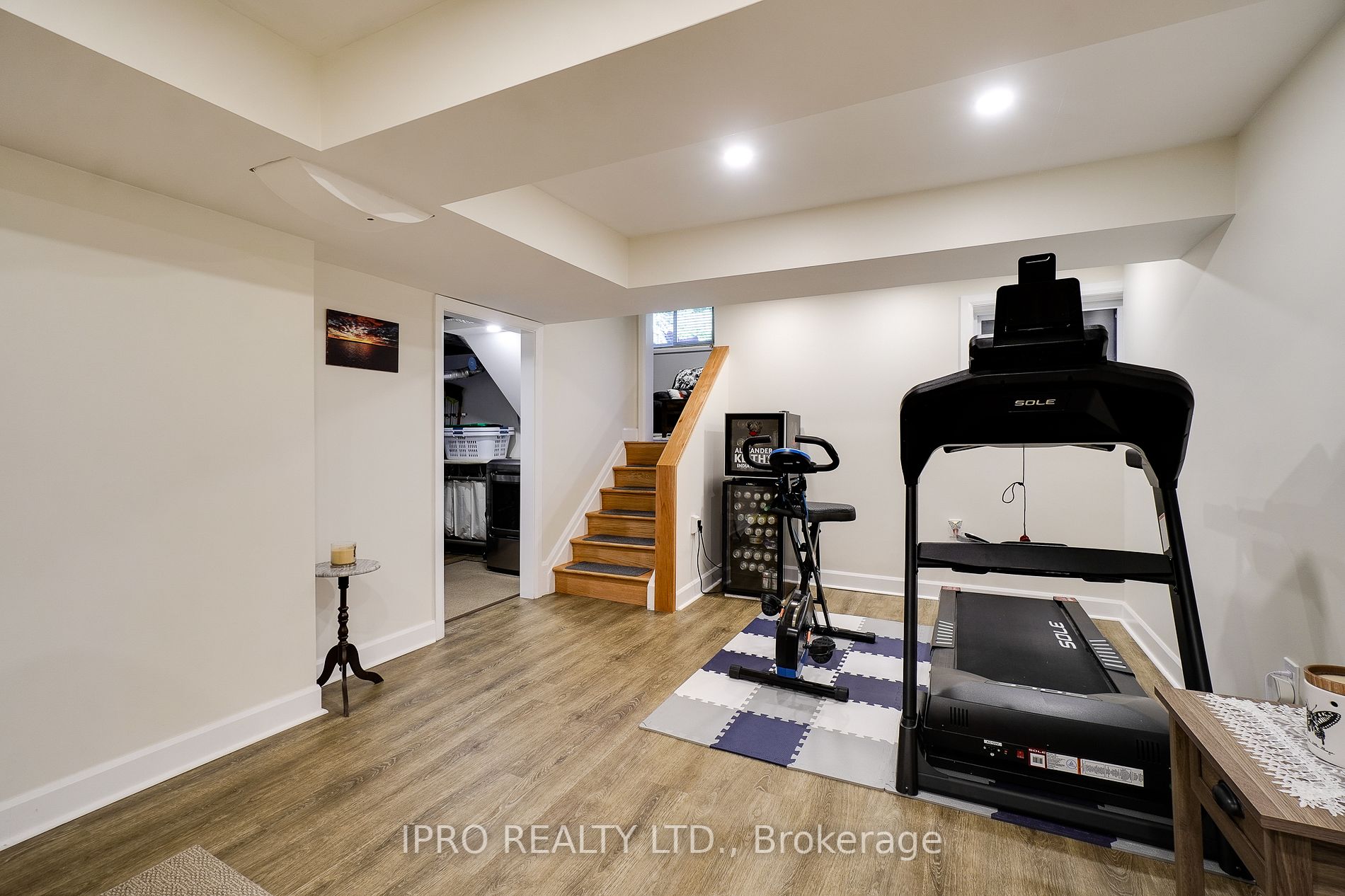 64 Buckland Way