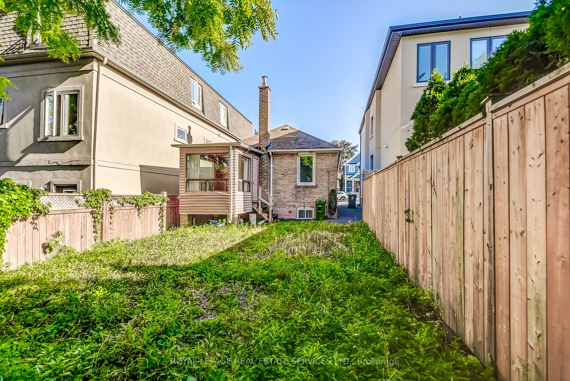 10 Marquis Ave