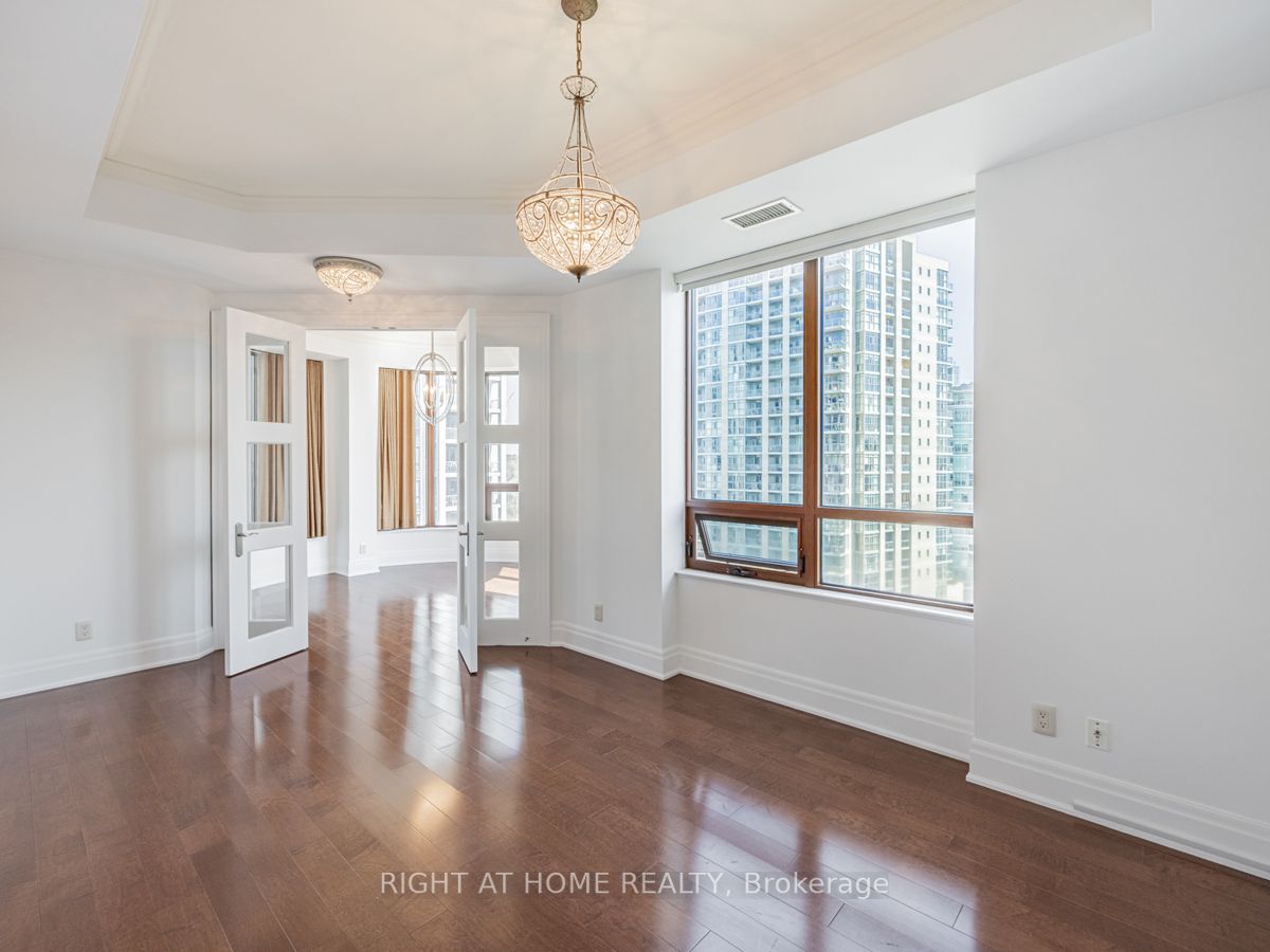 2095 Lake Shore Blvd W, #Lph19