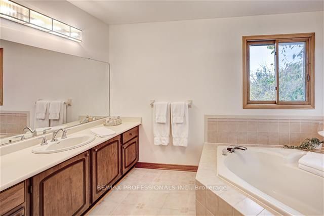 28 Vogue Cres