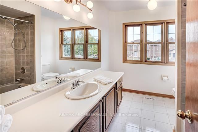 28 Vogue Cres