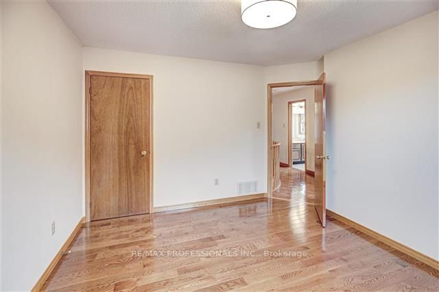 28 Vogue Cres