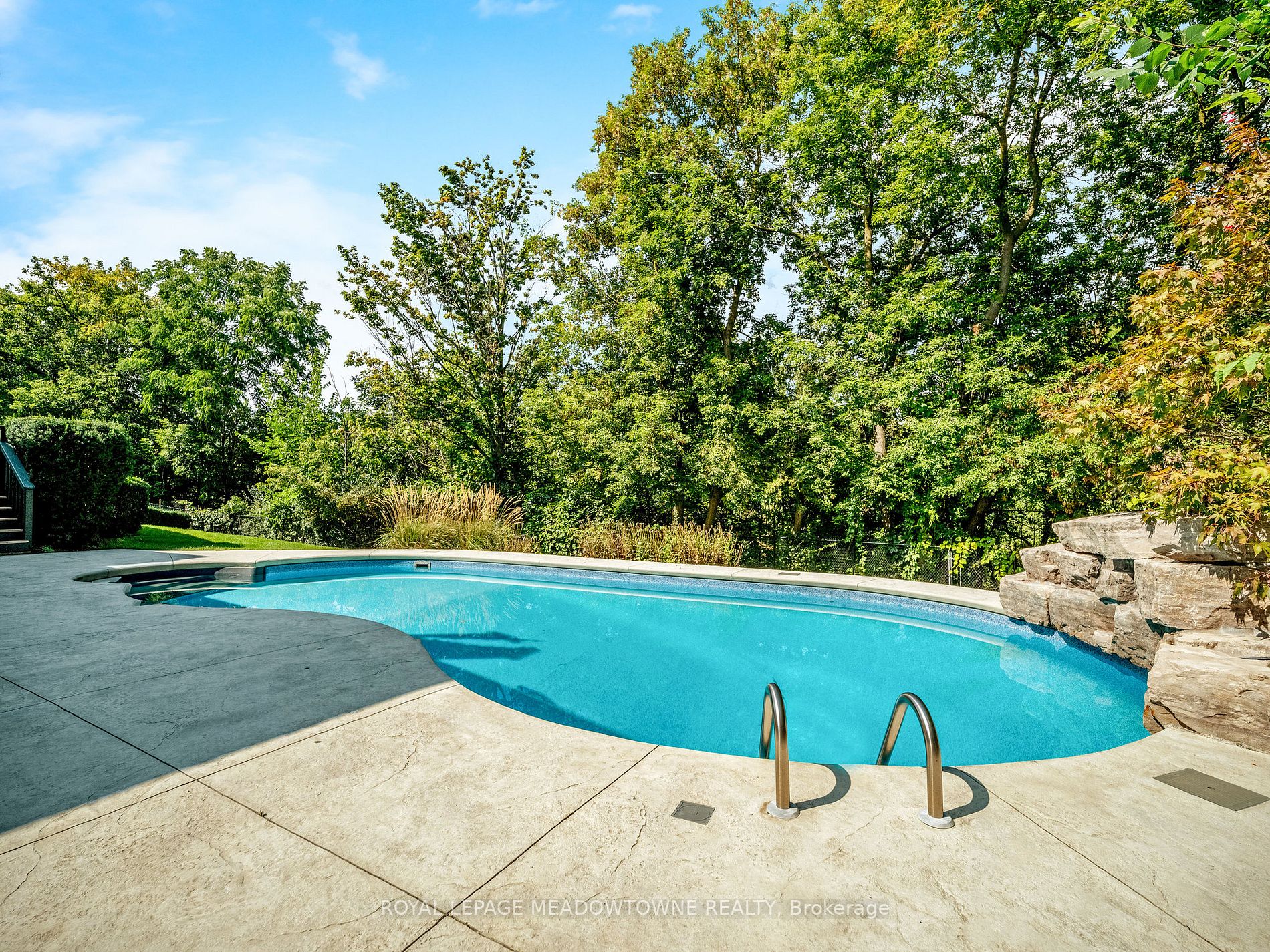 429 Valleyview Cres