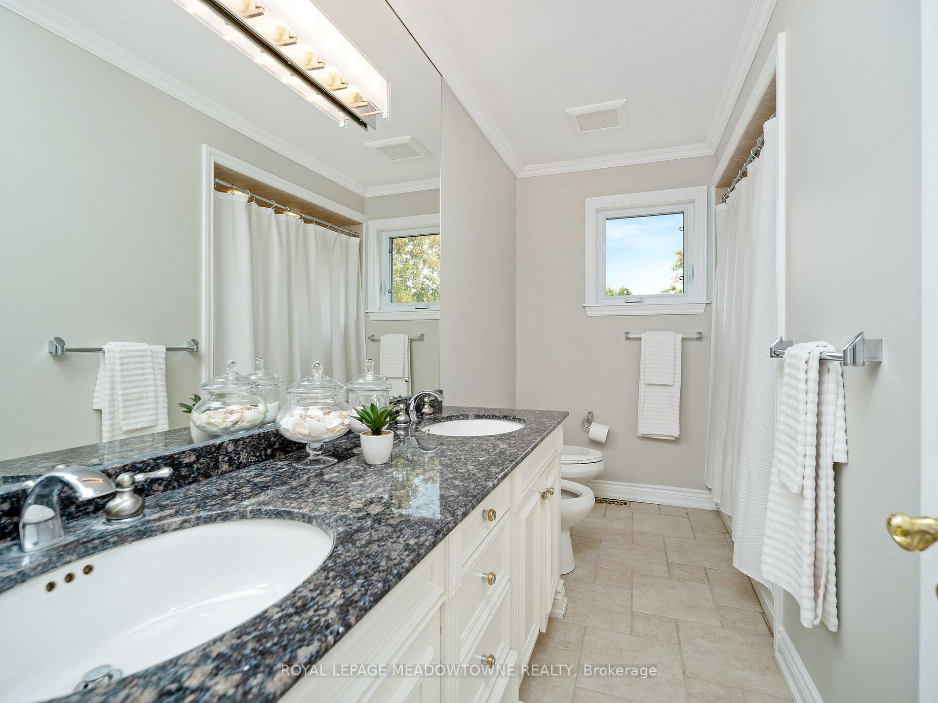 429 Valleyview Cres
