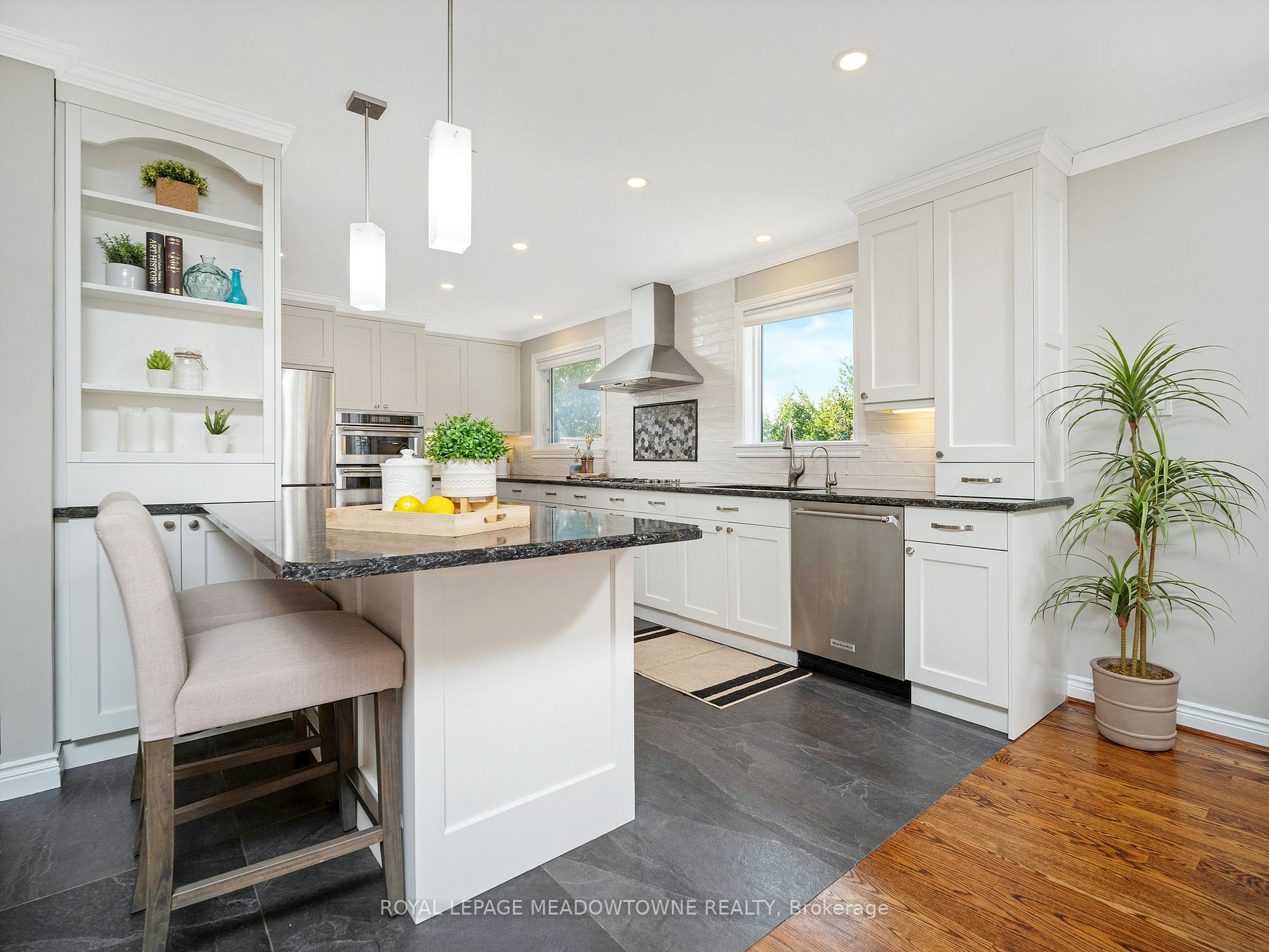 429 Valleyview Cres