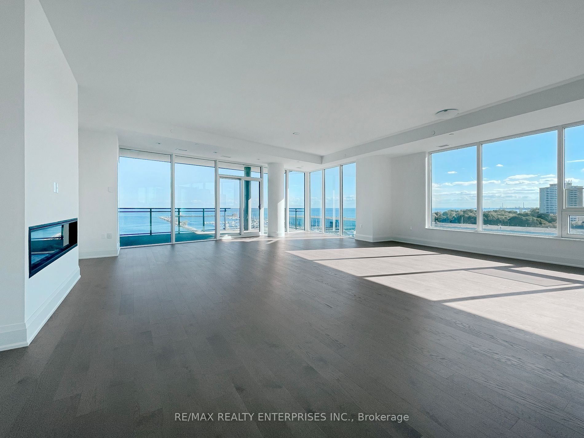 55 Port St E, #702