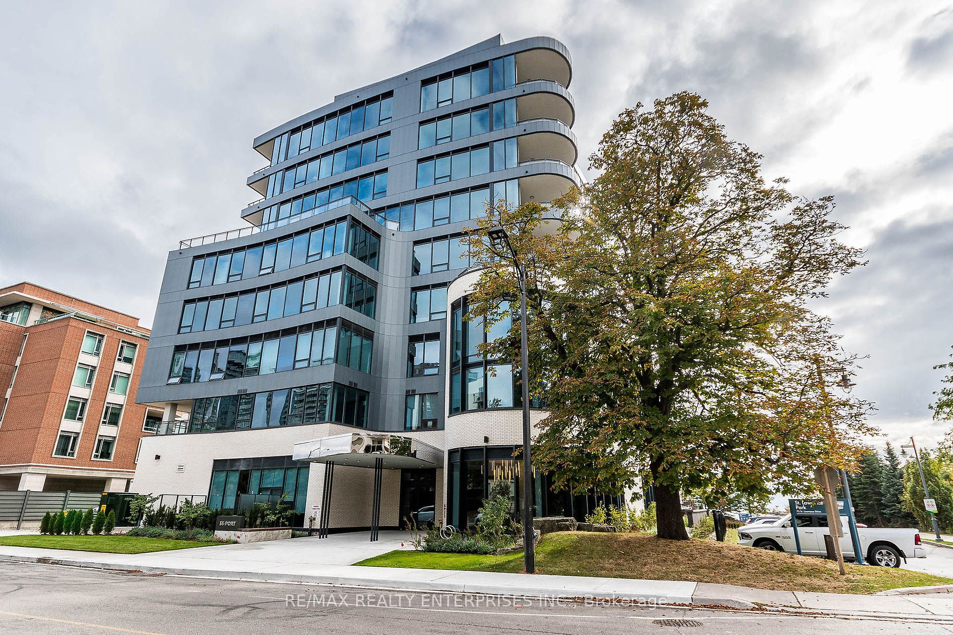 55 Port St E, #702