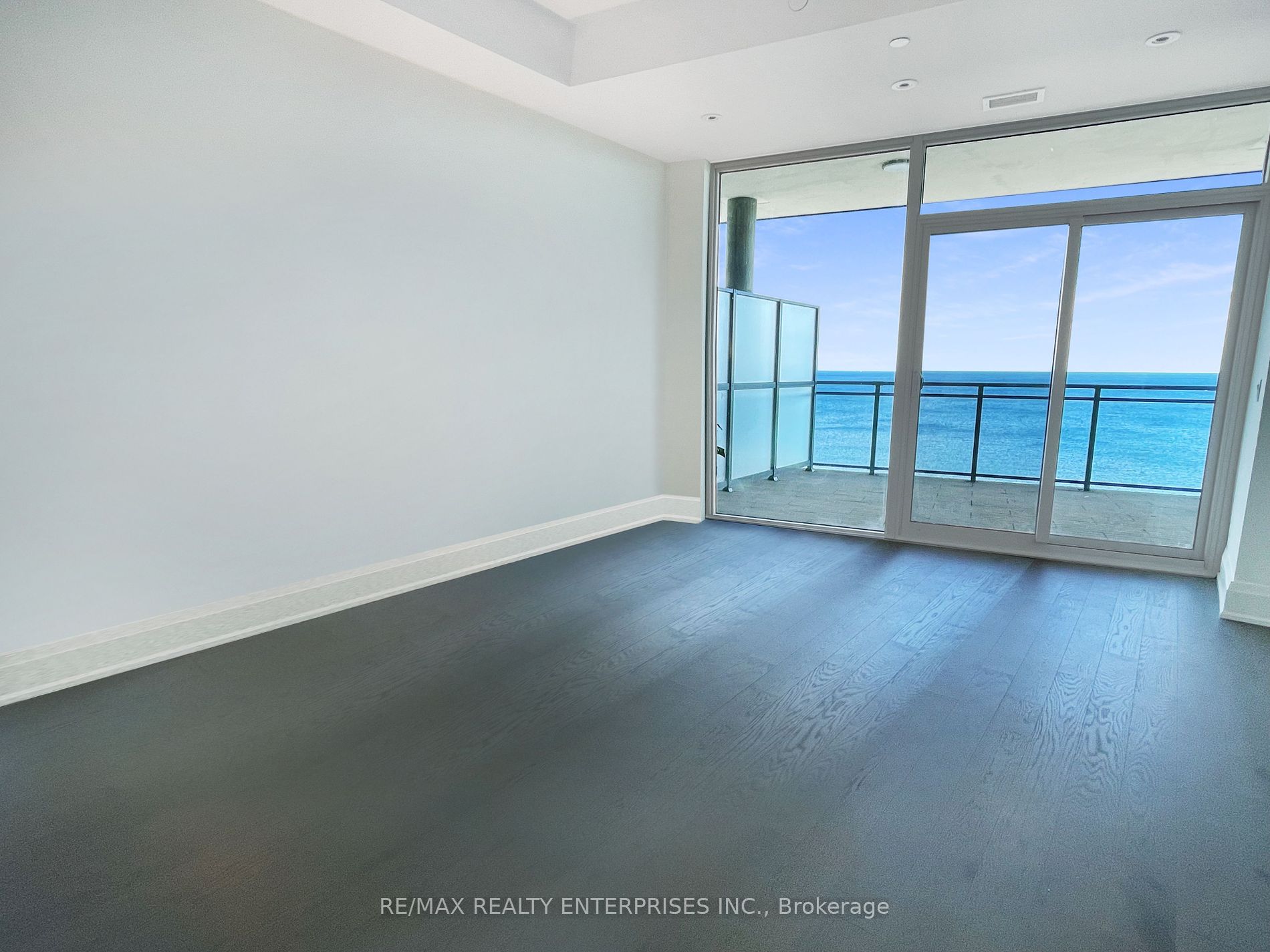 55 Port St E, #702