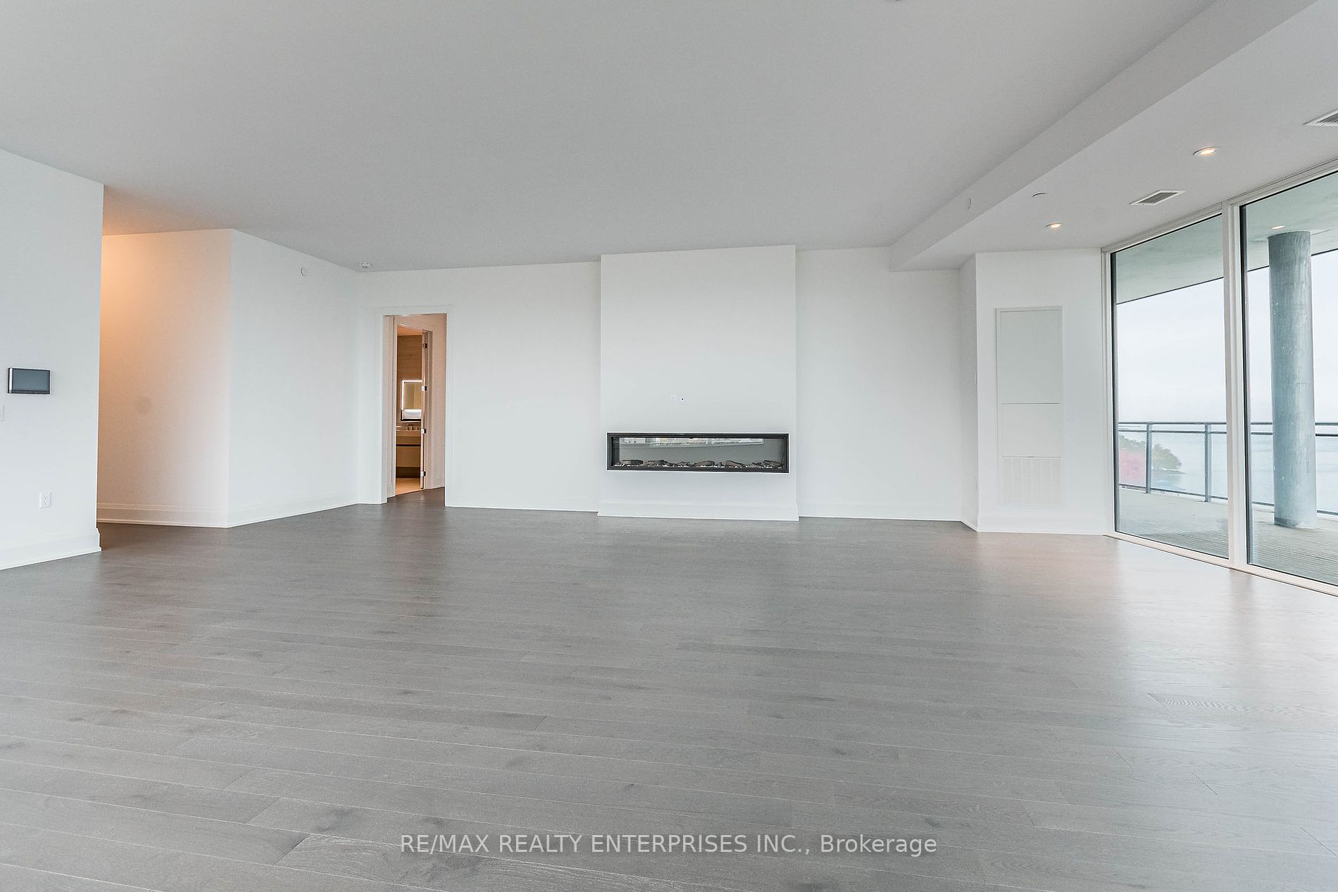 55 Port St E, #702