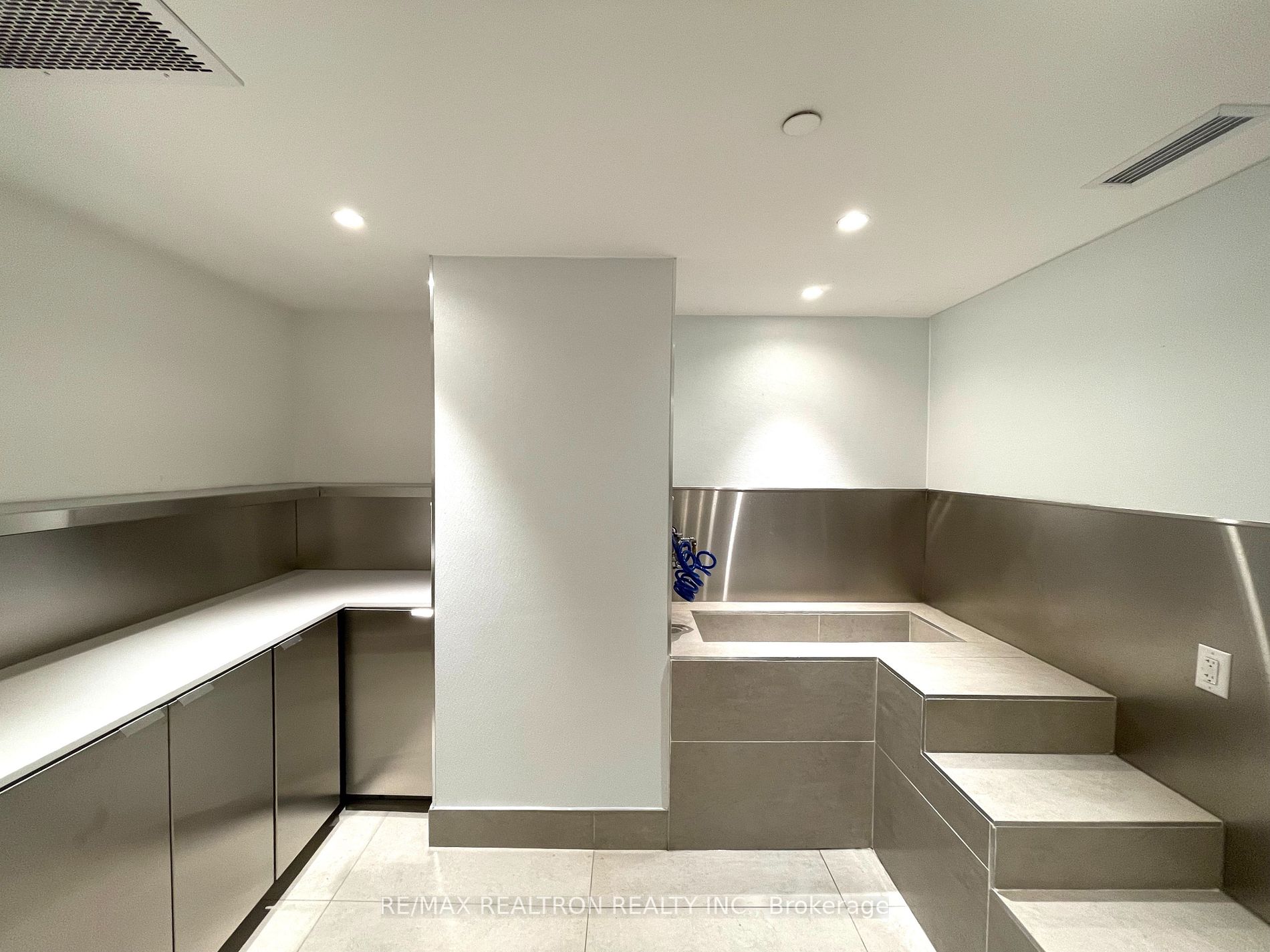 30 Gibbs Rd, #2703