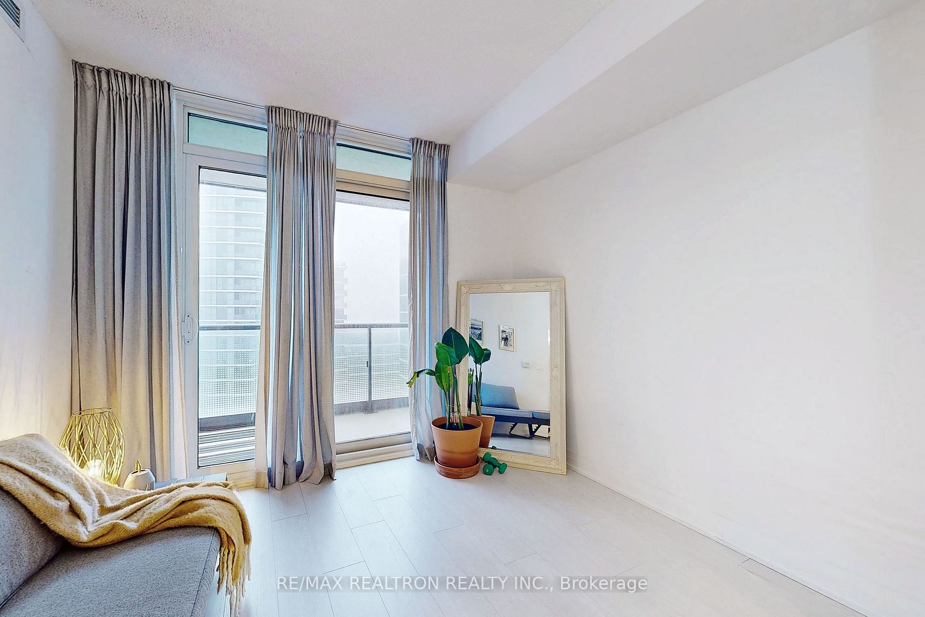 30 Gibbs Rd, #2703