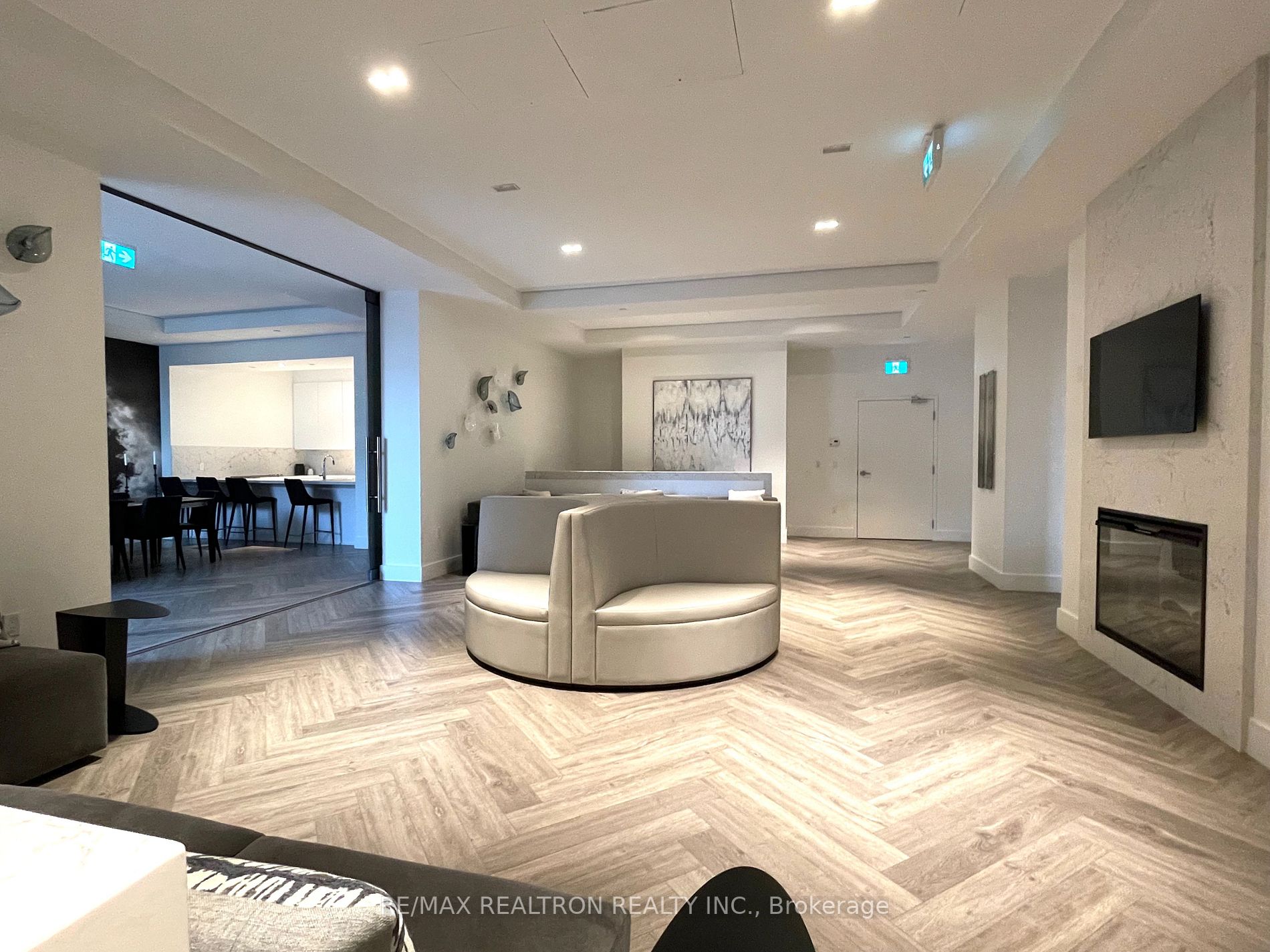 30 Gibbs Rd, #2703