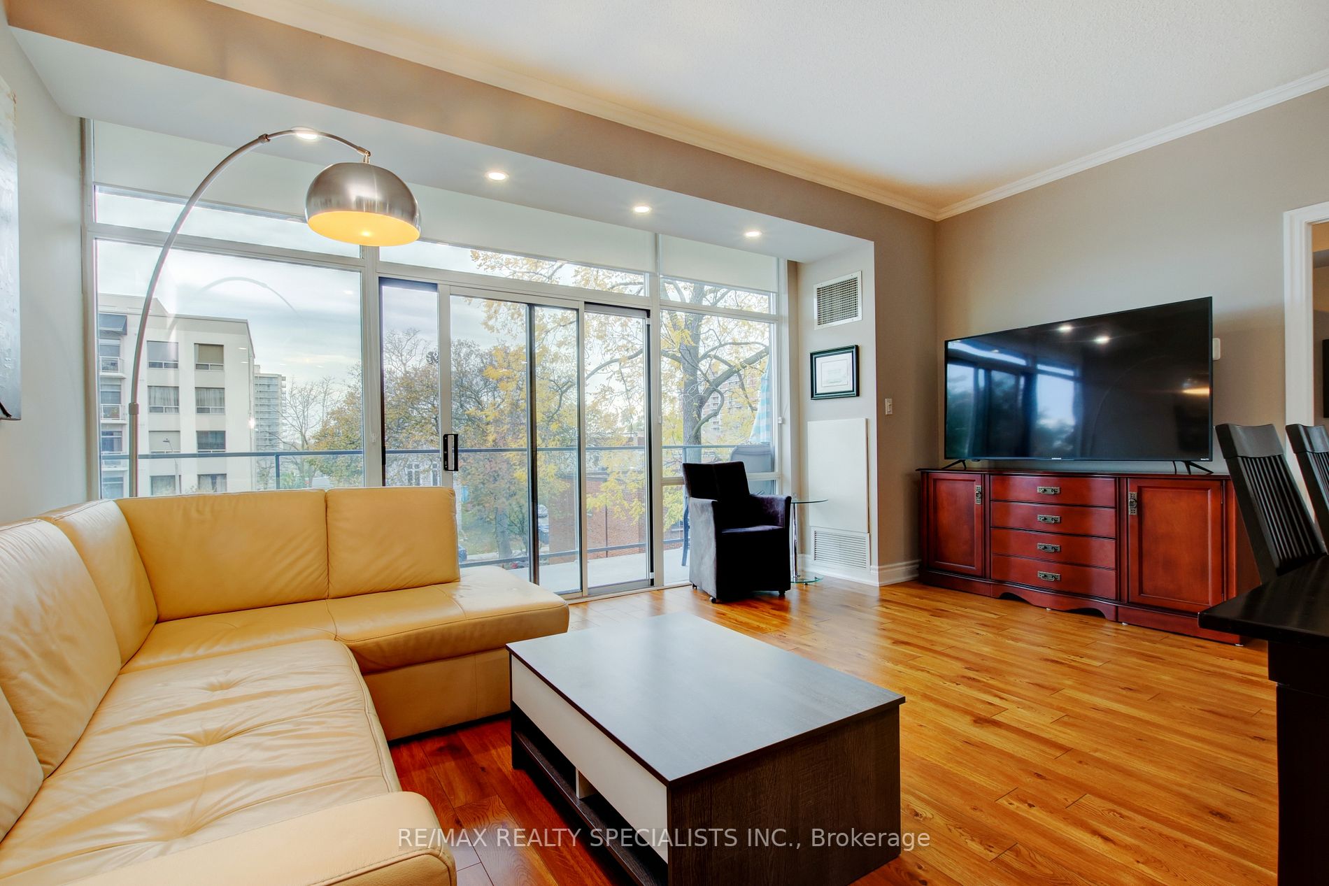 70 Port St E, #302