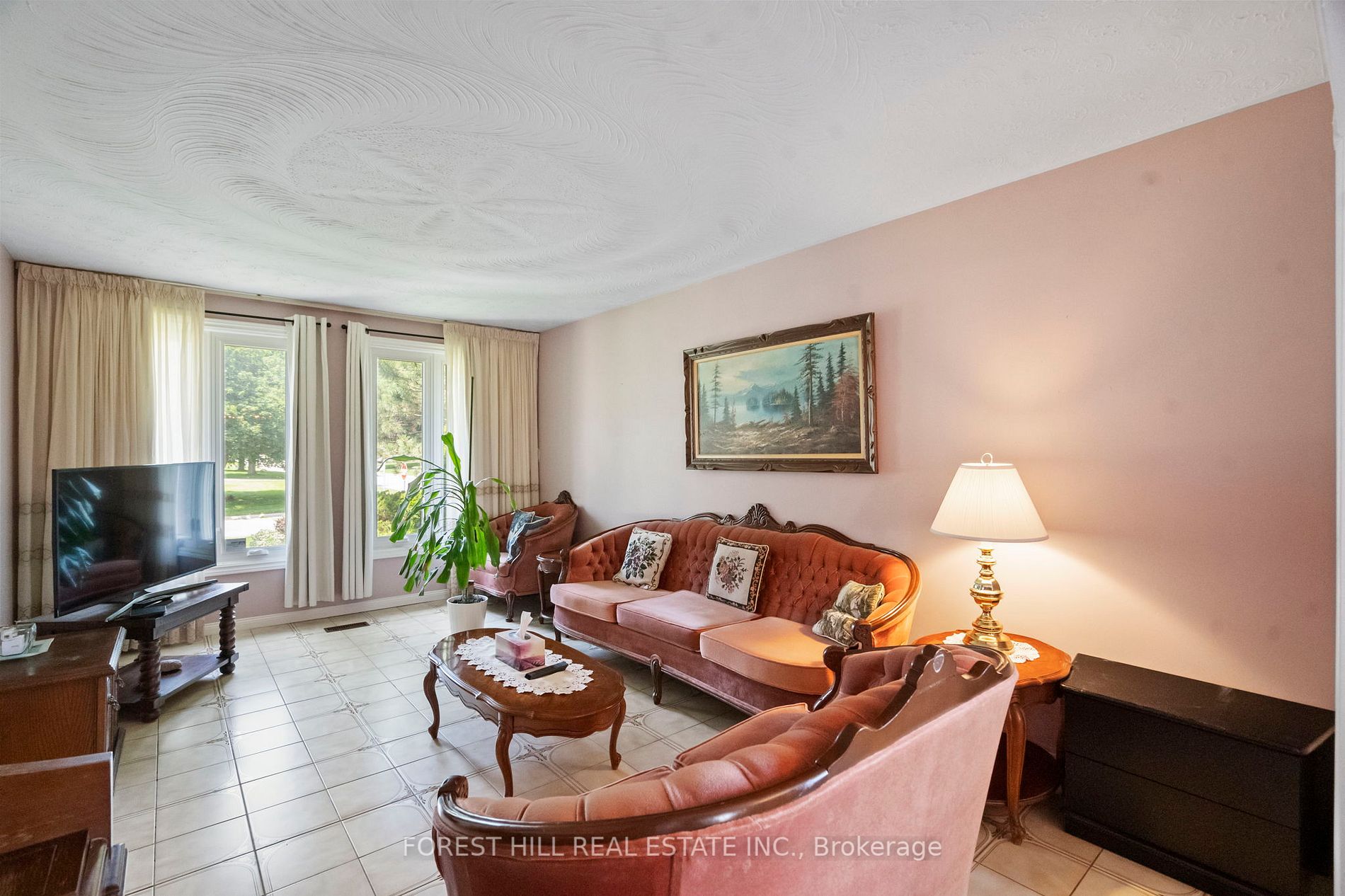 28 Walker Rd E