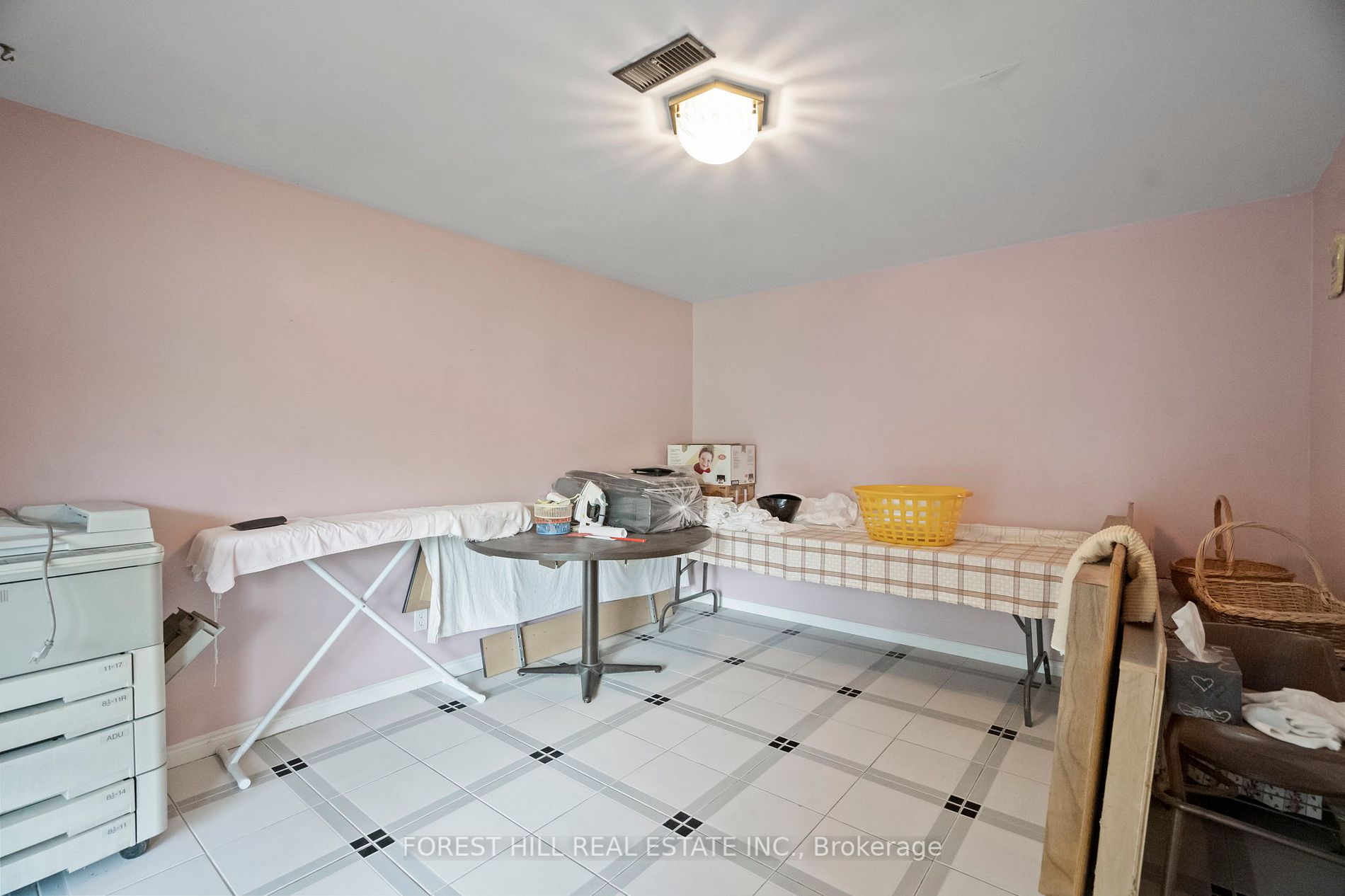 28 Walker Rd E